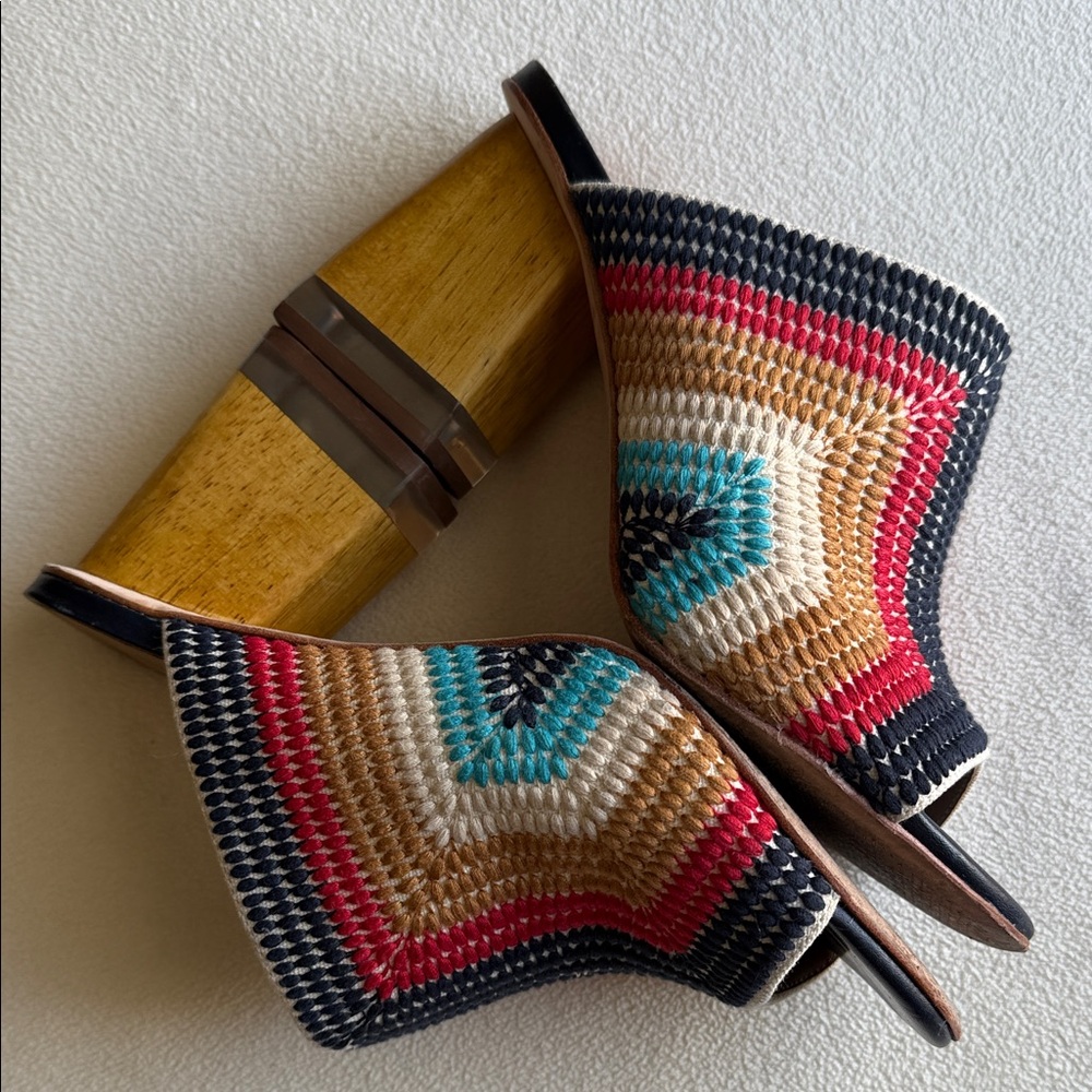 Bernardo Colorful Woven Block Heel Mules, size 7.5. - Picture 7 of 9
